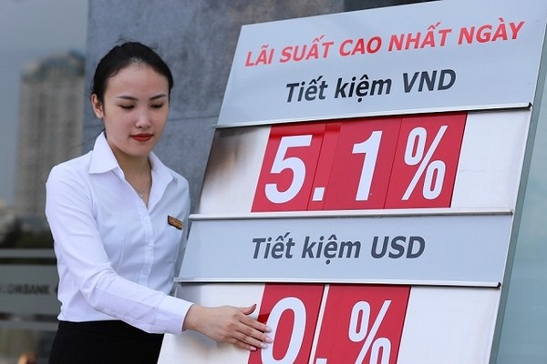 Lãi suất tiết kiệm đồng loạt giảm